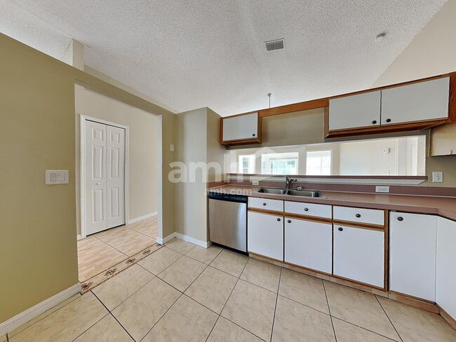 Photo - 1718 Westminster Trl