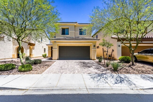 Building Photo - 4 Bed, Beauty With First Floor Bed And Full Bath