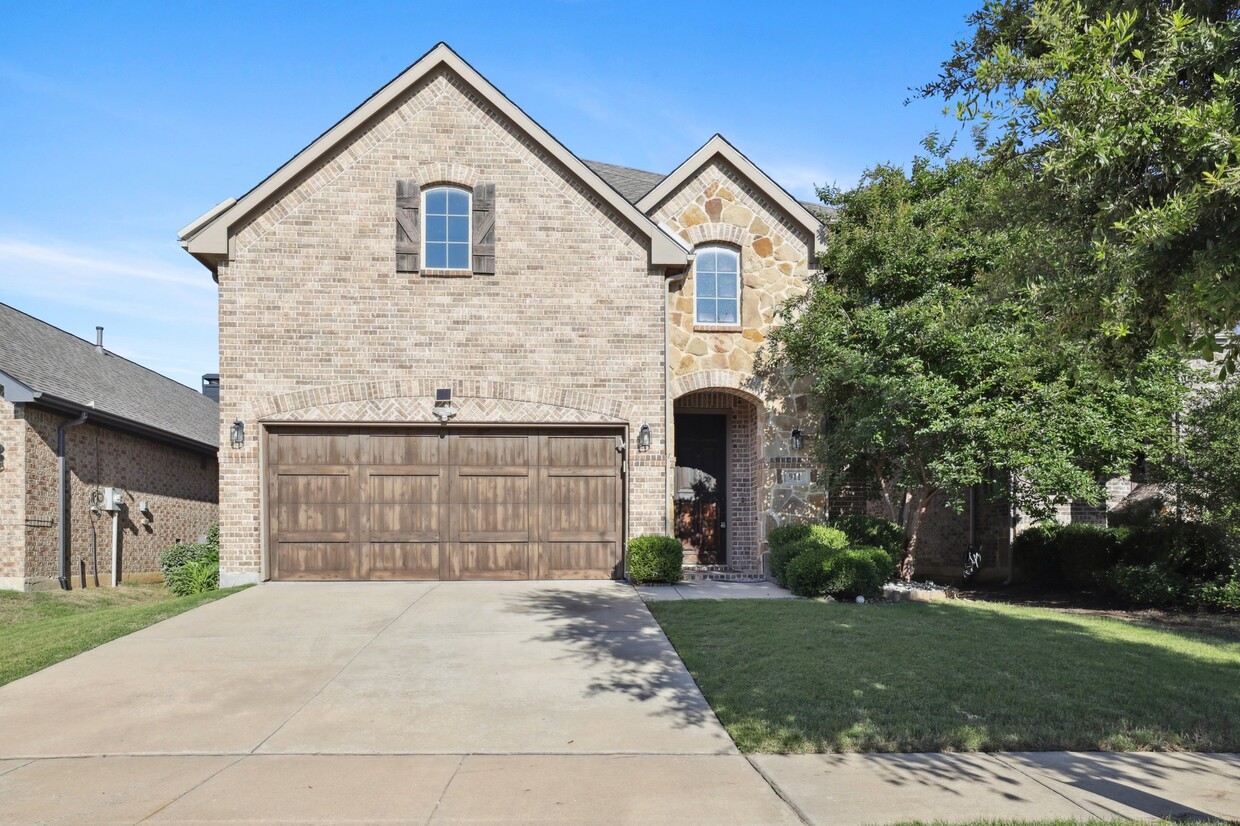 Photo - 911 Montgomery Way (Lantana, TX)