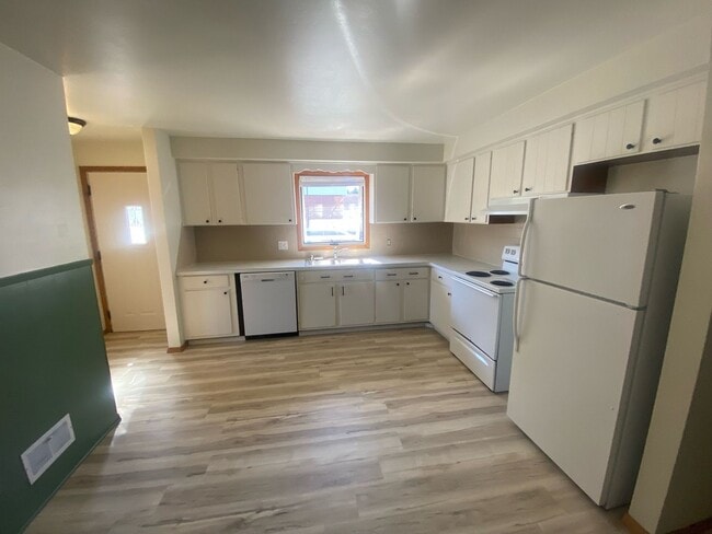 Photo - 968 Grove St