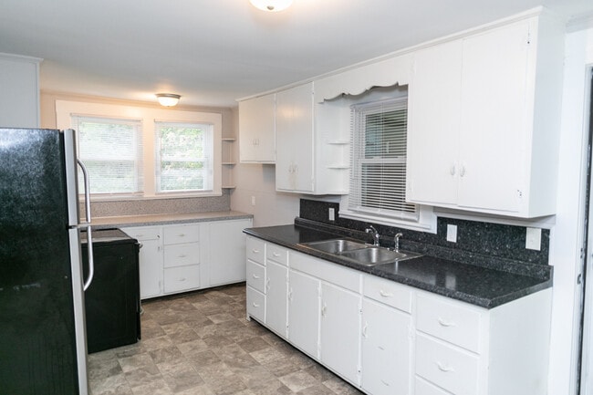 Photo - 508 Robbins Ave NW