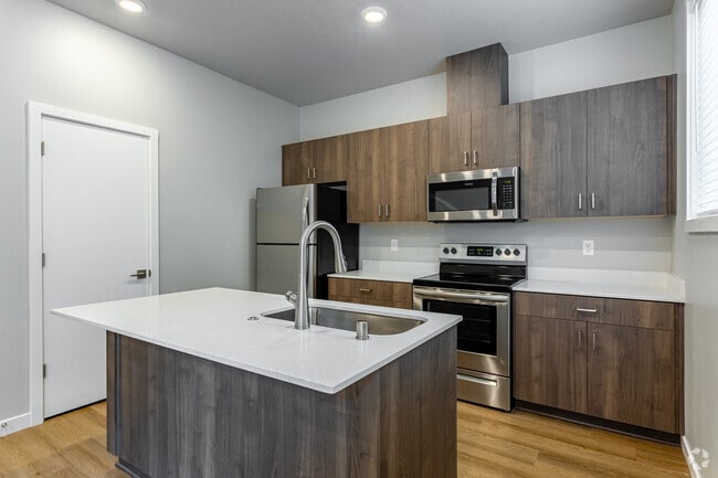 4BR, 3BA Townhome - 1,426SF