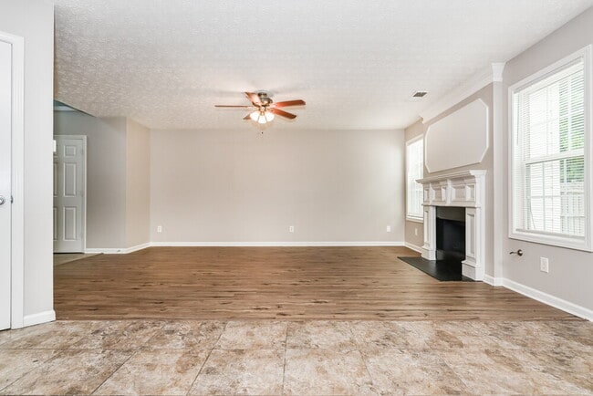 Photo - 3807 Riverside Pkwy