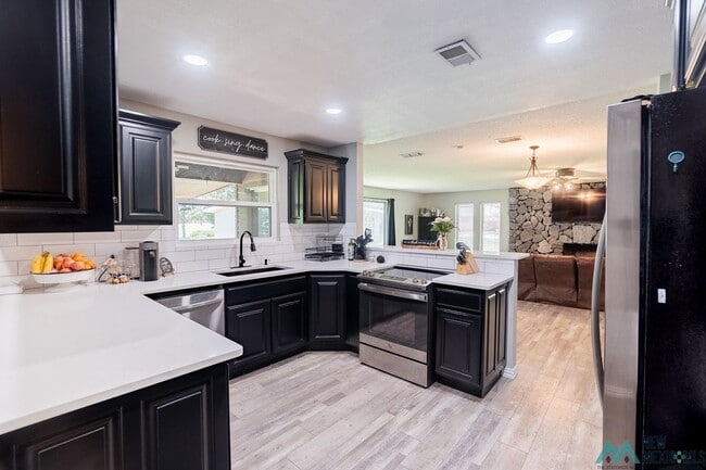 Photo - Available Soon! Large 3 bed 2 bath home on the golf course