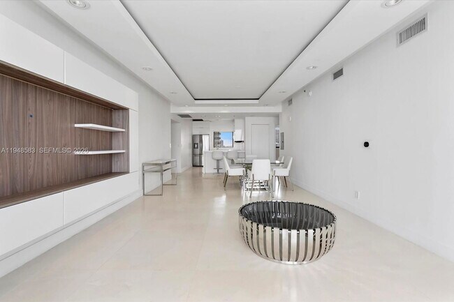 Photo - 601 NE 36th St Unidad 1310