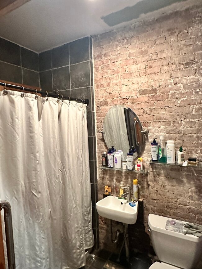 Photo - 183 Sterling St