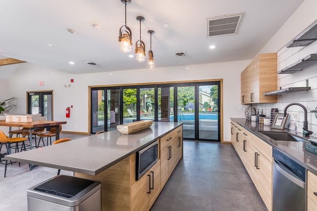 Enjoy Amenities - Deer Valley Apartments