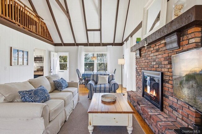 Building Photo - 3 Foster Ave