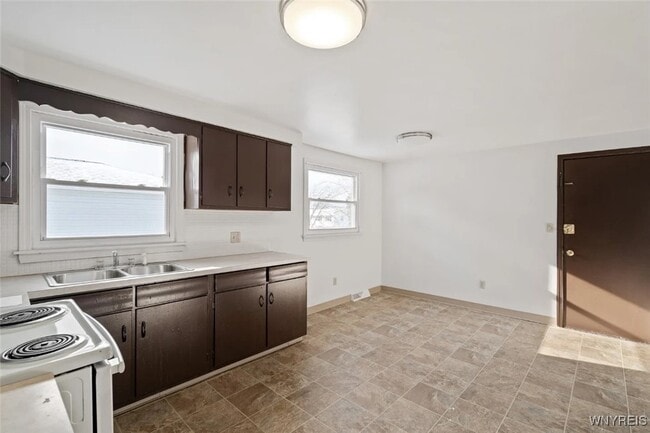 Building Photo - 317 Sundridge Dr Rental
