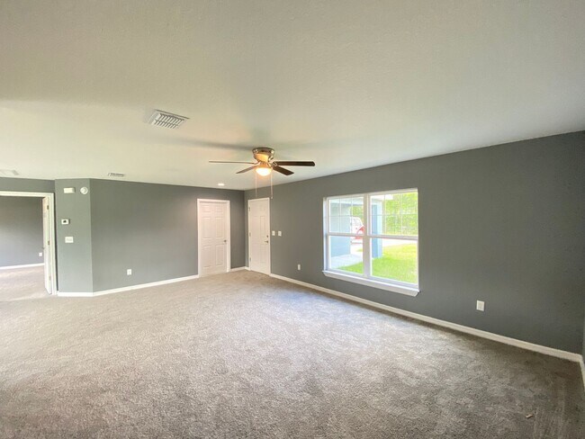 Photo - Beautiful Newer Home - 3/2/2 **WON"T LAST**