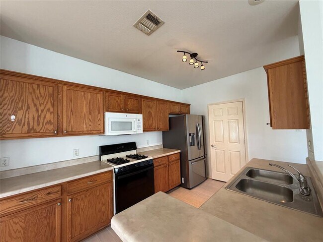 Photo - 917 Elderberry Tea Cove