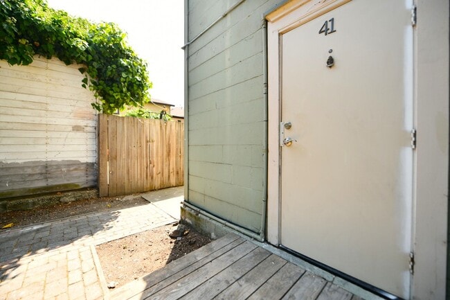 Photo - 2p007 - 530-536 41st St. Oakland