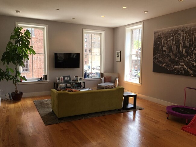 Building Photo - 116 S 20th St Unit 4th Floor