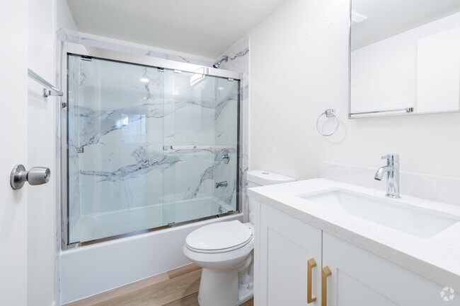2BR, 2BA - 800SF Bathroom