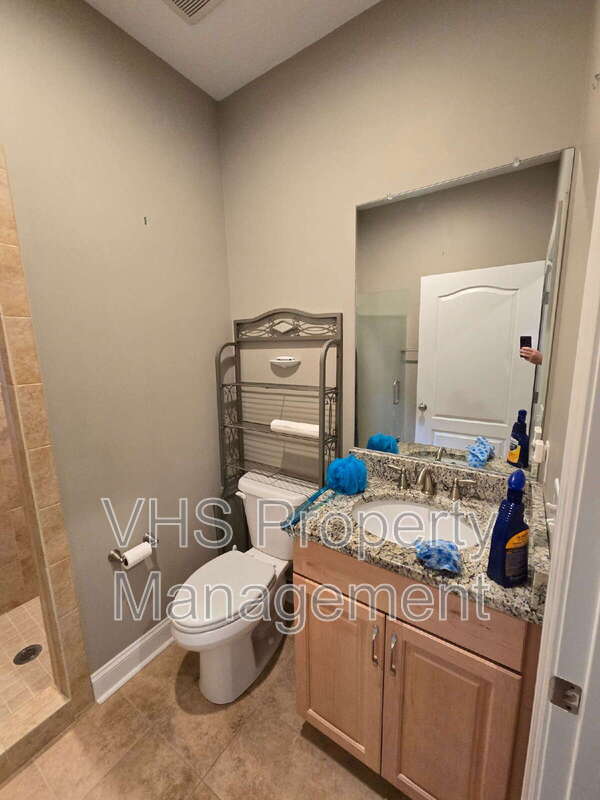 Photo - 2400 Lakeview Pkwy