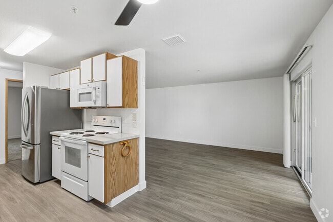 1BR, 1BA - 850SF - Dining Room - Cascadian East Apartments