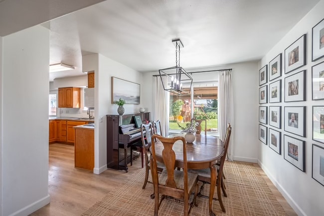 Photo - 305 E Inglewood Dr