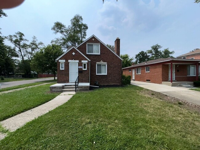 Building Photo - Beautiful 5 Bedroom Bungalow Rental