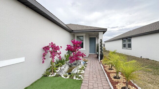 Photo - 213 Links Ter Blvd