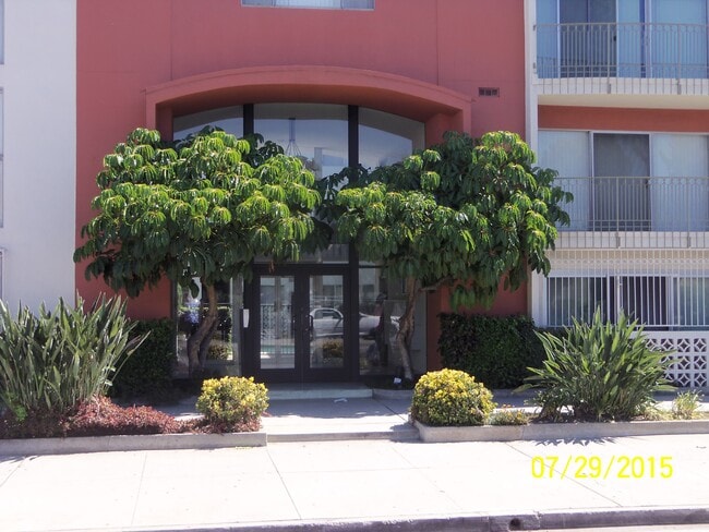 Photo - 13820 Victory Blvd Unit 304