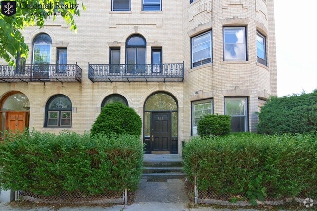 Building Photo - 923 Beacon St Unit 3 Rental