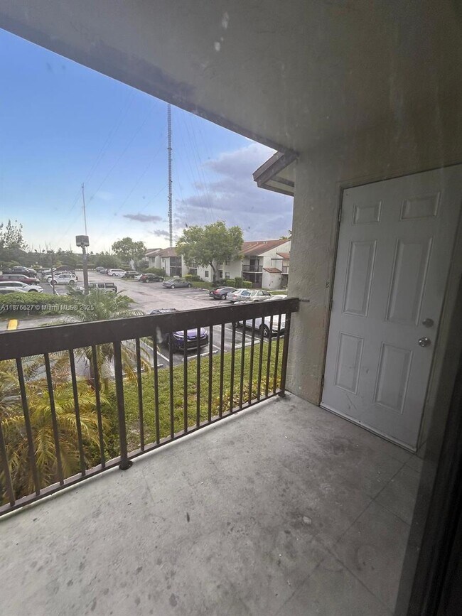 Photo - 425 NW 210th St Unidad 203