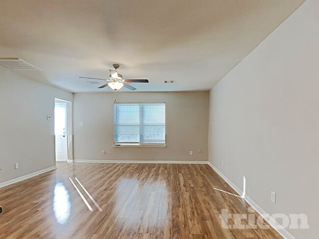 Photo - 25040 Authors Dr