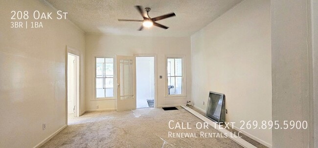 Photo - 208 Oak St