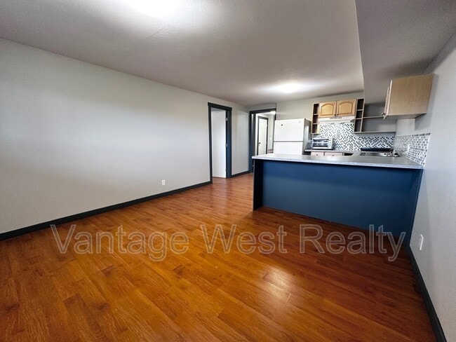 697 Belgo Rd