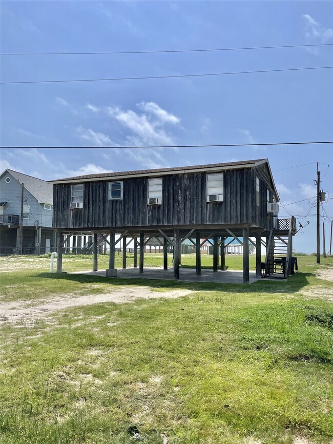1111 Surf Dr