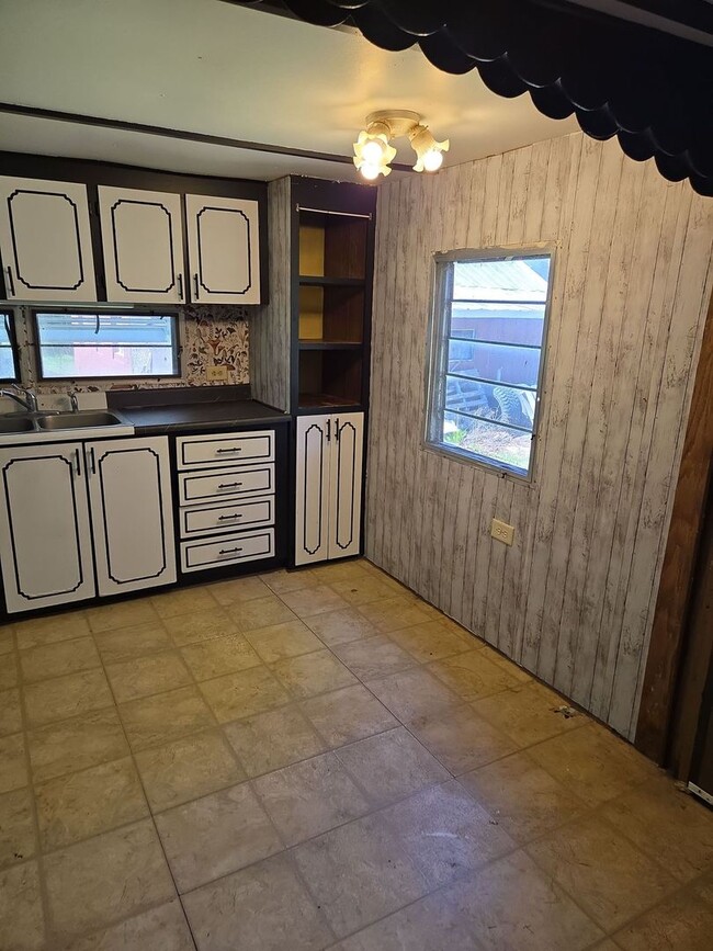 Photo - 2 Bedroom Mobile Home in Chambersburg – Pet Friendly with Off-Street Parking