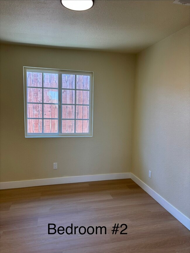Photo - 932 N Gage Ave
