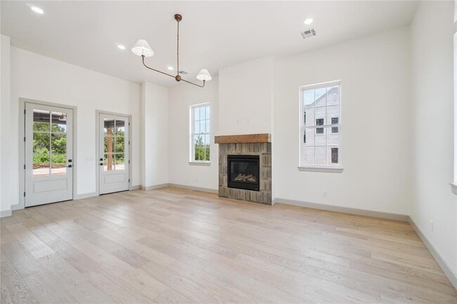 Photo - 18835 Selah Wy