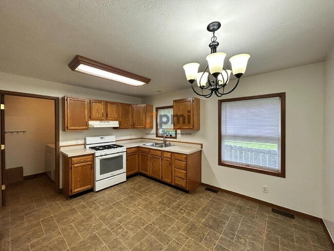 Photo - 139 Kabelin Ave