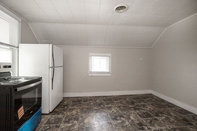 Photo - 3295 W 46th St