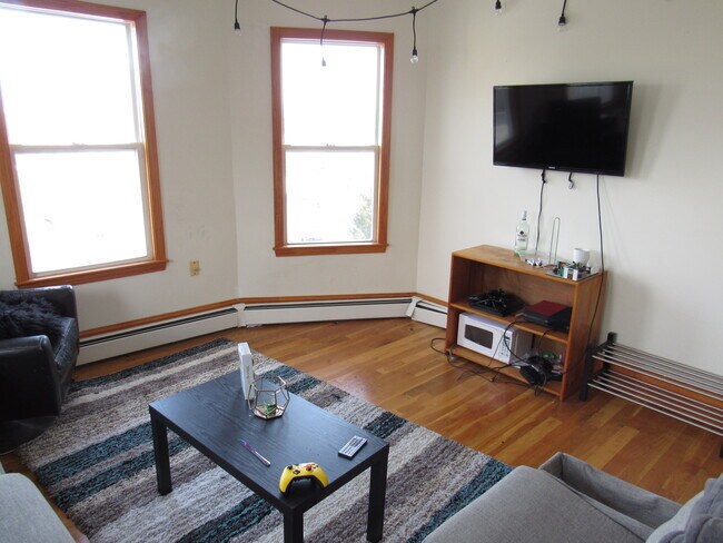 Photo - 188 Hillside St Unit 2