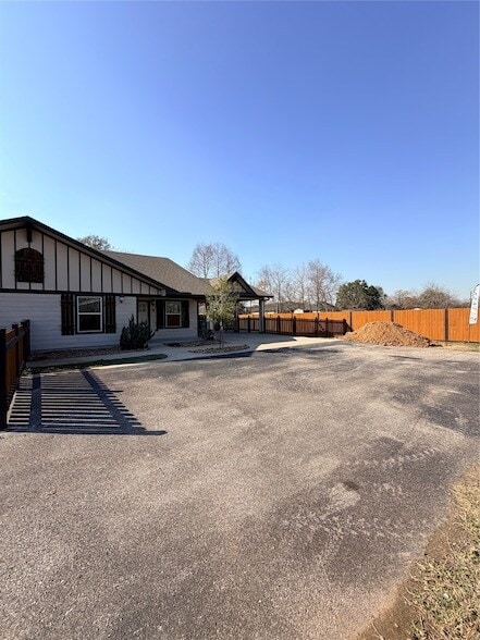 Photo - 2005 Pasadena Blvd