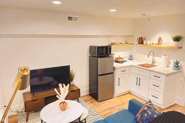 Photo - 640 S Linwood Ave Unidad Charming Canton Hideaway