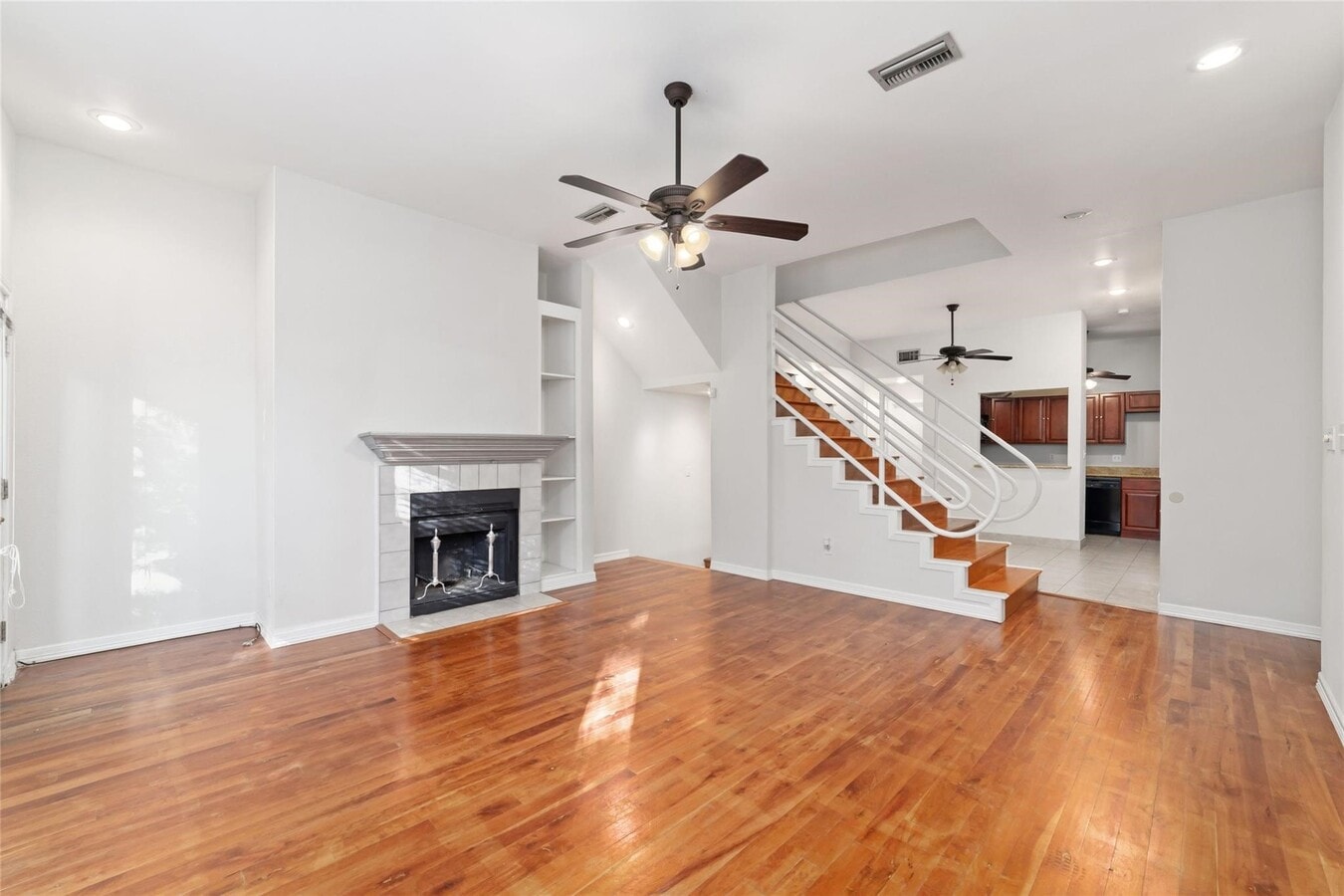 Photo - 204 Marshall St