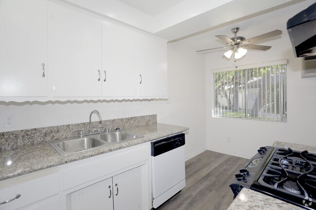 1BR, 1BA - 650 SF - Stratford Apartments