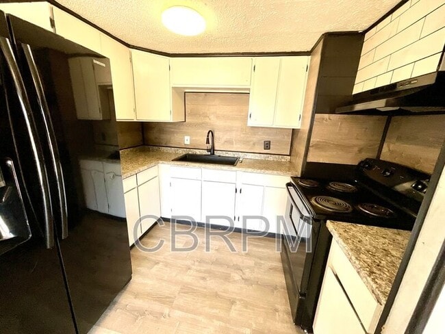 Photo - 2004 30th St