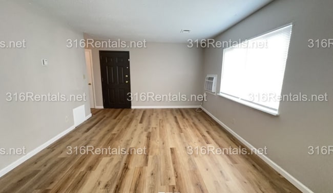 Building Photo - $745 - COMING SOON! Accepting SECTION 8/ Housing Voucher 3 bedroom / 1 bathroom - Remodeled Apart... Unit 1530-301