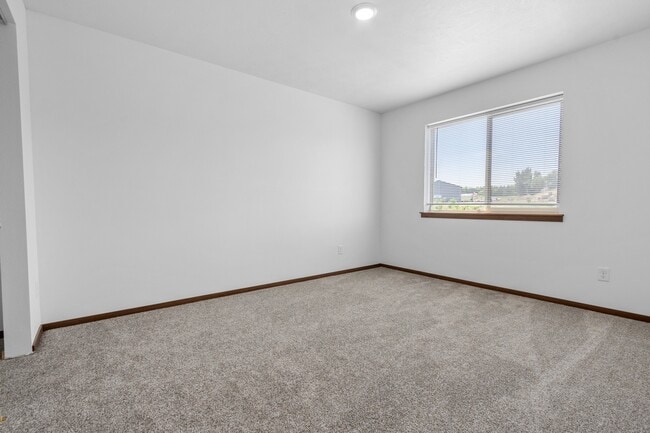 Building Photo - Whisper Creek Village Rental