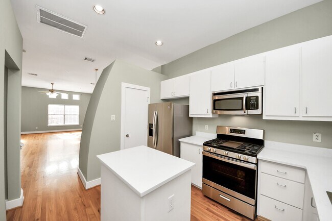 Photo - 8715 Meadowcroft Dr Unit 404