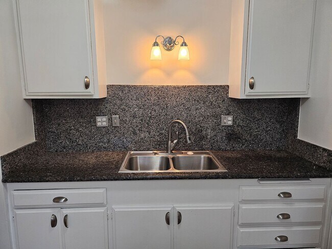 Photo - 935-937 W. 17th St. Unit 935
