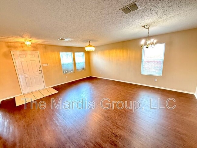 Photo - 1229 Highview Dr