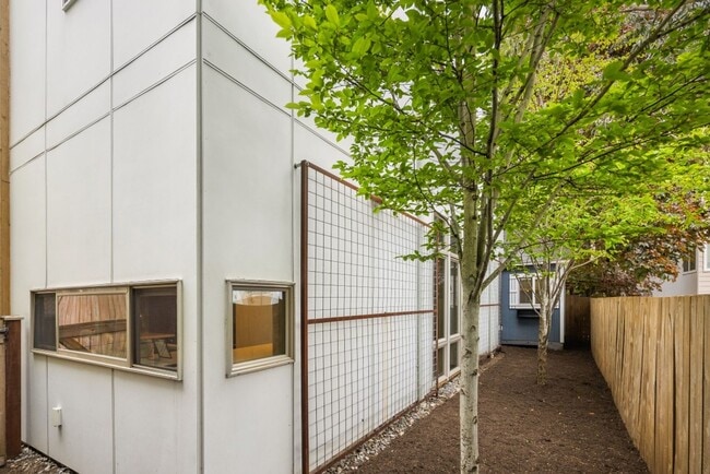 Photo - 3bd/3ba Seattle Townhome