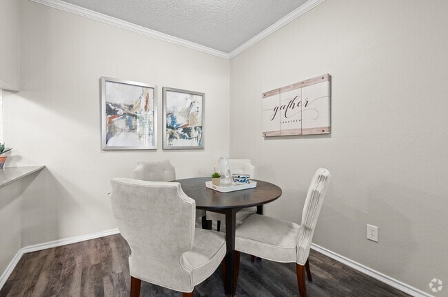 1BR, 1BA - 874SF A5 - Champions of North Dallas Apartments