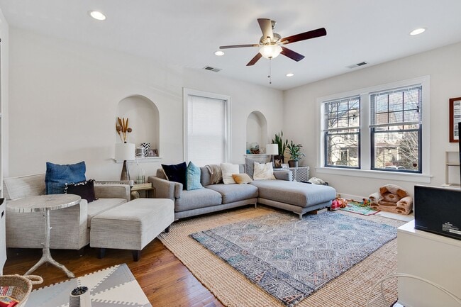 Photo - 1821 W Leland Ave Unidad 1C