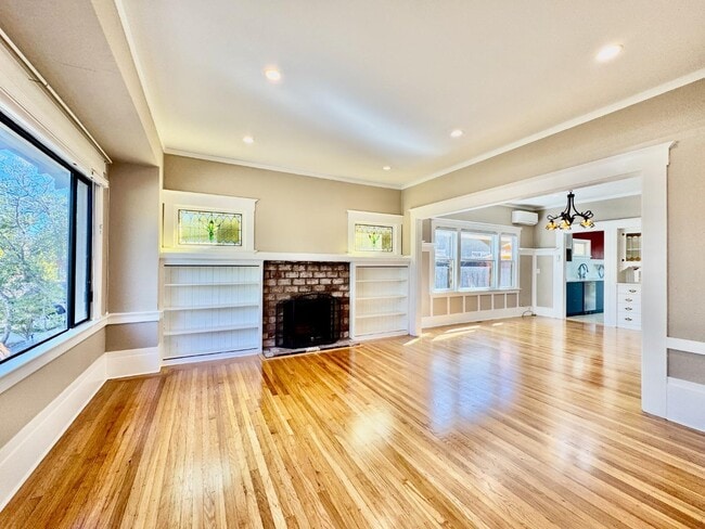 Photo - 809 Bayswater Ave
